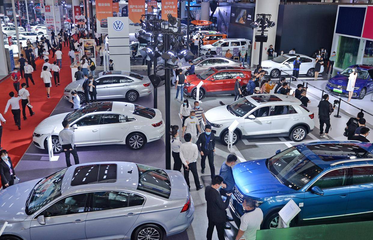 理性驾驭换车潮 在营销洪流中审视新能源车的价值与选择